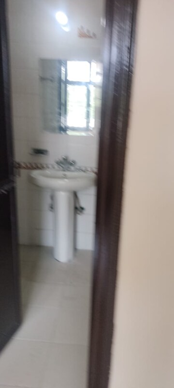 Building Lobby in 3 BHK Apartment at Park Royal Apartment, Sector 56 – for Rent