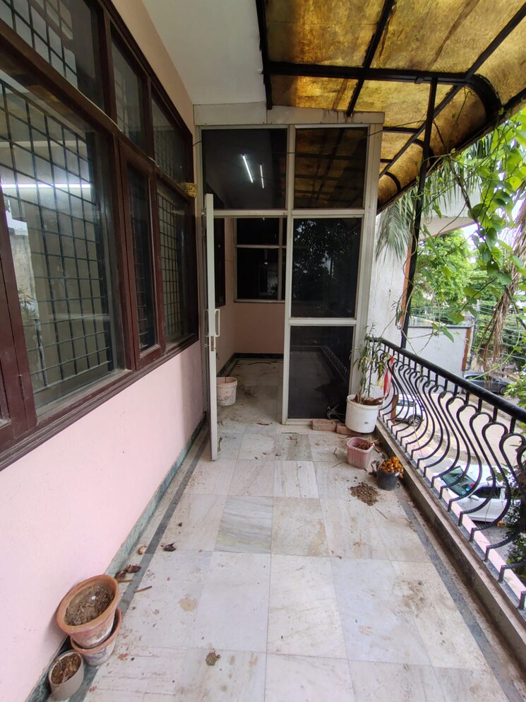 Balcony, uppal-southend 2.5 Bedroom 1350 Sq.Ft. Builder Floor In Sector 49 Gurgaon 9005944