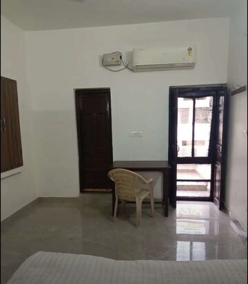 1 BHK Builder Floor For Rent in Sector 21