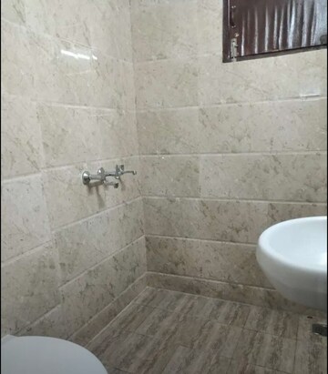 Bathroom in 1 BHK Builder Floor at Sector 21 – for Rent