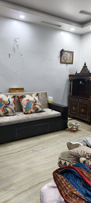 Furnished Amenities in 2 BHK Builder Floor at Lajpat Nagar – for Rent