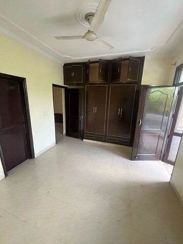 Room in 3 BHK Apartment at Park Royal Apartment, Sector 56 – for Rent