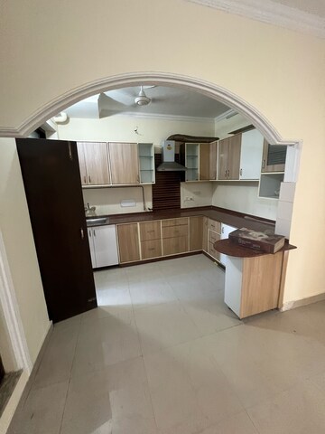 Furnished Amenities in 3 BHK Apartment at Park Royal Apartment, Sector 56 – for Rent