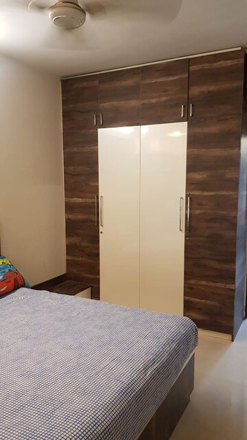 Bedroom in 2 BHK Apartment at Andheri West – for Rent