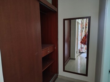 Room in 3 BHK Apartment at Halasuru – for Rent