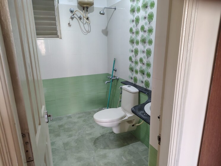 Bathroom, halasuru 3 Bedroom 1900 Sq.Ft. Apartment In Halasuru Bangalore 9005985