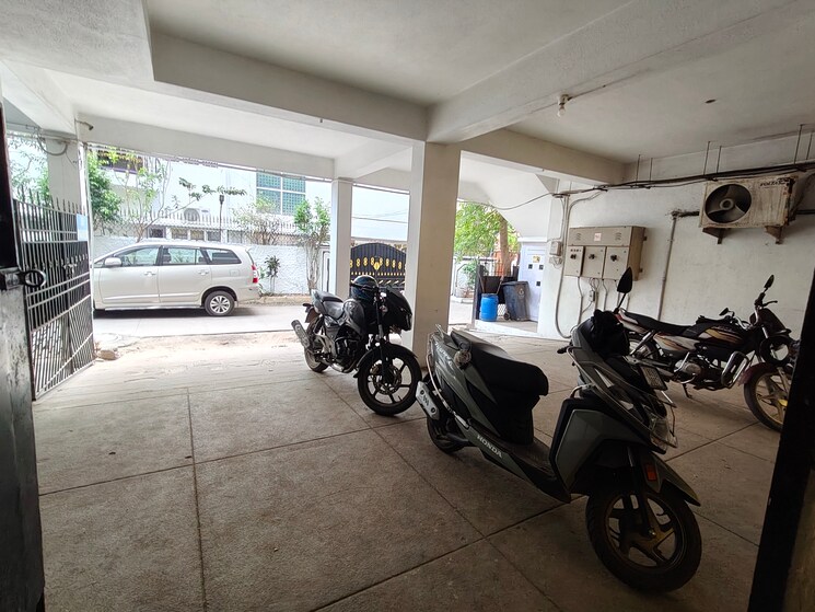  Parking, nungambakkam Commercial Office Space in IT/SEZ 1500 Sq.Ft. In Nungambakkam Chennai 9005997