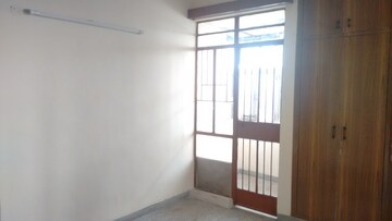 Room in 2 BHK Apartment at Mayur Vihar Phase 1 Extension – for Rent