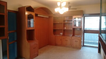 Room in 2 BHK Apartment at Mayur Vihar Phase 1 Extension – for Rent
