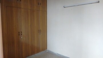 Furnished Amenities in 2 BHK Apartment at Mayur Vihar Phase 1 Extension – for Rent