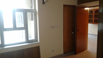 Furnished Amenities in 2 BHK Apartment at Mayur Vihar Phase 1 Extension – for Rent