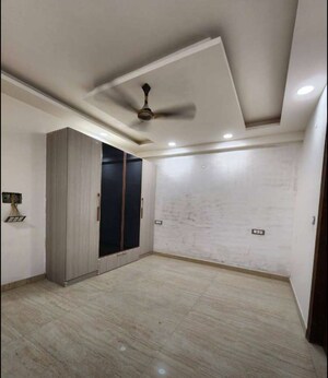 Room in 3 BHK Builder Floor at Sector 135 – for Sale