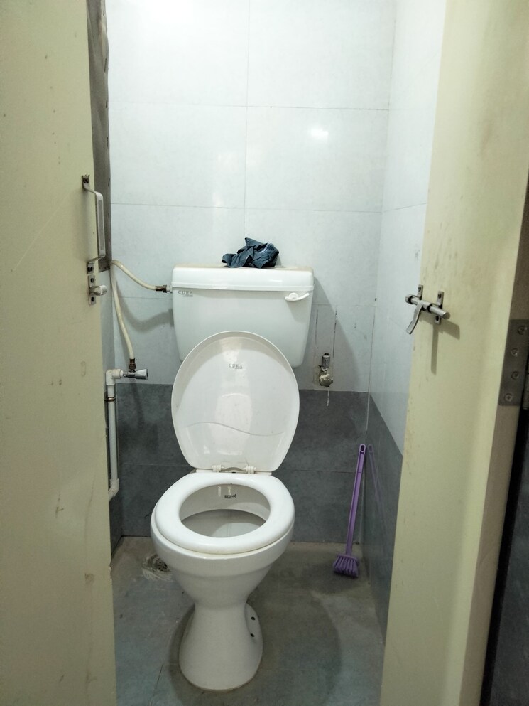 Bathroom, shubham-housing-society 1 RK 300 Sq.Ft. Apartment In Wadgaon Sheri Pune 9006063