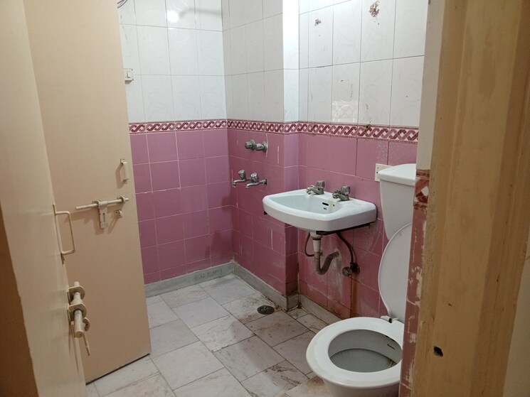 Bathroom, prerna-apartment 3 Bedroom 1927 Sq.Ft. Apartment In Sector 56 Gurgaon 9006067