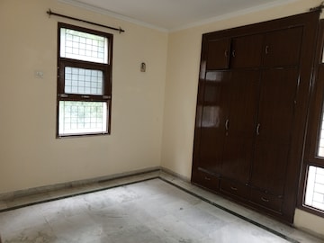 Room in 3 BHK Apartment at Prerna Apartment, Sector 56 – for Rent