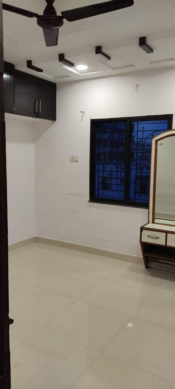 Room in 3 BHK Apartment at Narendra Nagar – for Rent