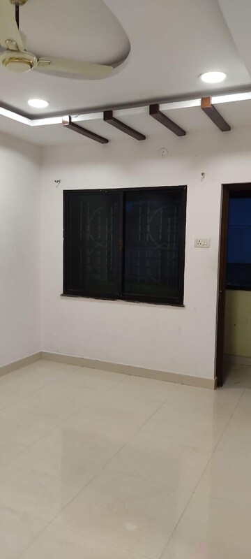 Room in 3 BHK Apartment at Narendra Nagar – for Rent