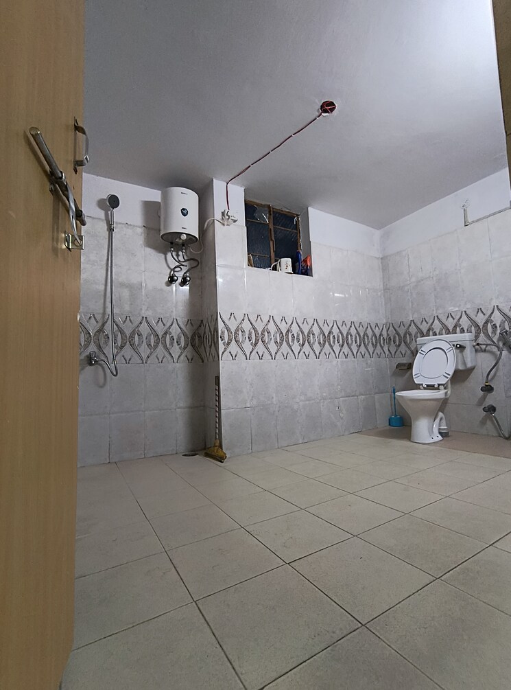 Bathroom, sarita vihar 1 Bedroom 375 Sq.Ft. Apartment In Sarita Vihar Delhi 9006093