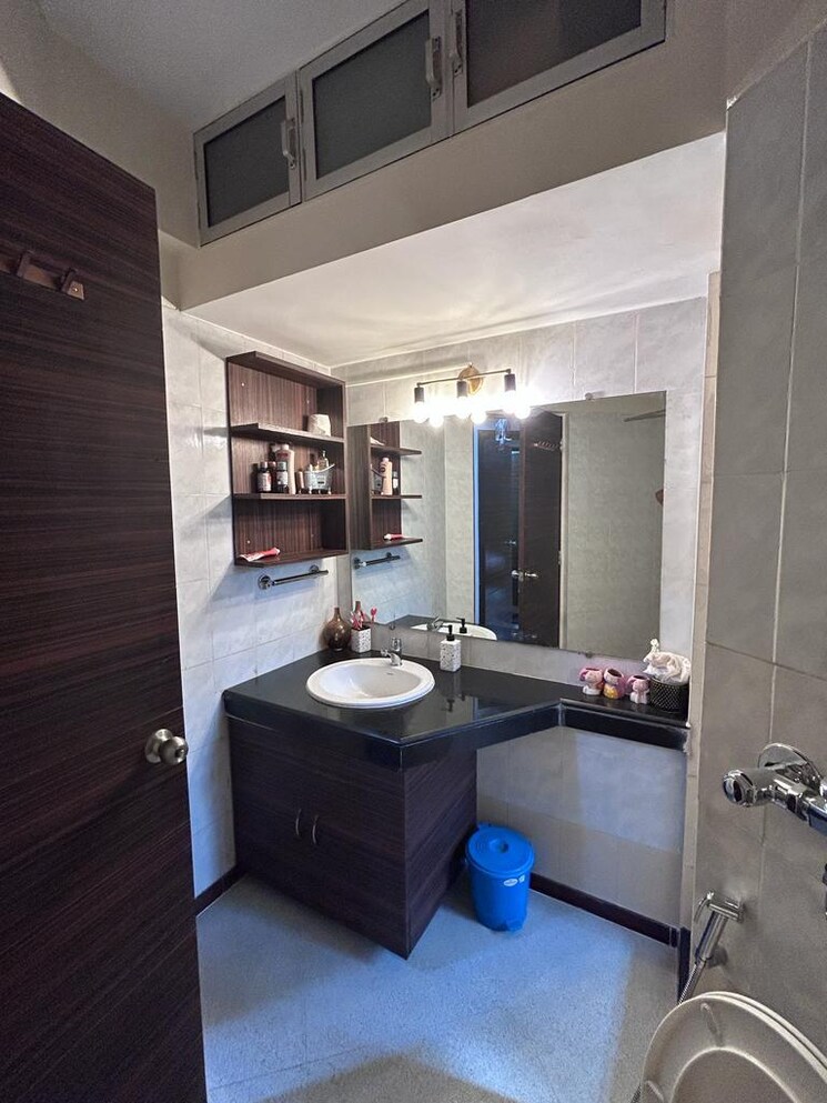 Attached Bathroom, hiranandani-gardens-valencia 2 Bedroom 1050 Sq.Ft. Apartment In Powai Mumbai 9006099
