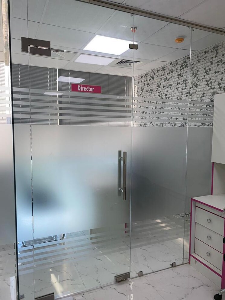 Room, advant-navis-business-park Commercial Office Space 1100 Sq.Ft. In Sector 142 Noida 9006098