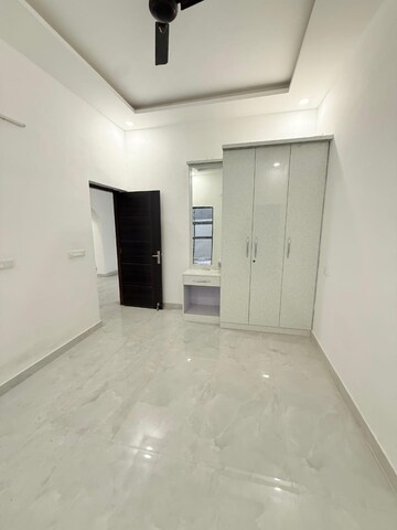Room in 3 BHK Apartment at Ganga Apartments Sector 29, Sector 29 – for Sale