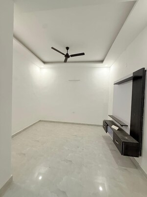 Room in 3 BHK Apartment at Ganga Apartments Sector 29, Sector 29 – for Sale