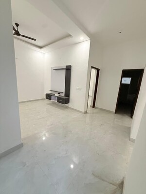 Room in 3 BHK Apartment at Ganga Apartments Sector 29, Sector 29 – for Sale