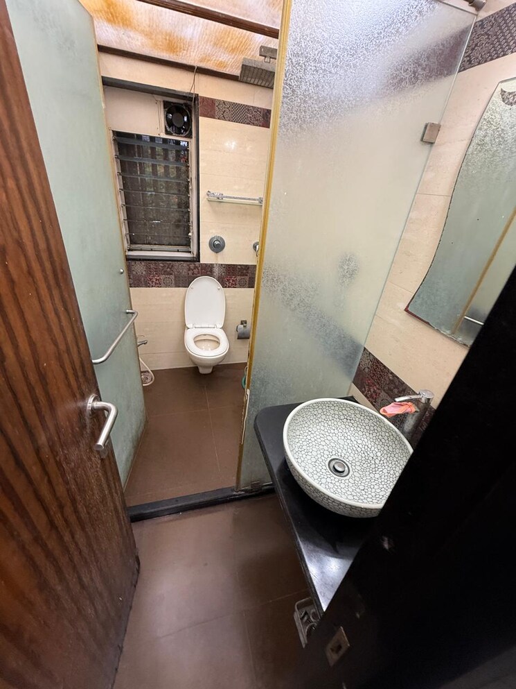 Bathroom, hiranandani-regent-hill 1 Bedroom 379 Sq.Ft. Apartment In Powai Mumbai 9006125