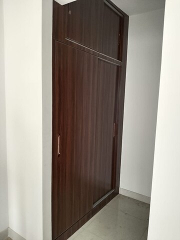 Room in 3 BHK Apartment at Tata Eureka Park, Sector 150 – for Rent