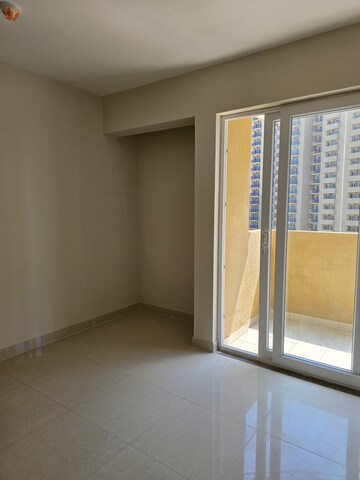 Room in 3 BHK Apartment at Tata Eureka Park, Sector 150 – for Rent