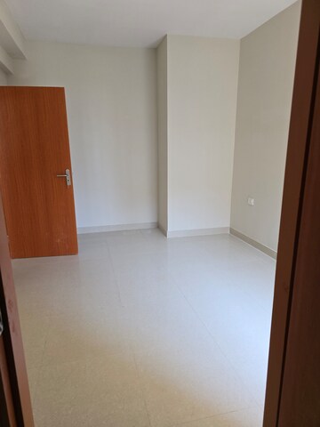 Room in 3 BHK Apartment at Tata Eureka Park, Sector 150 – for Rent
