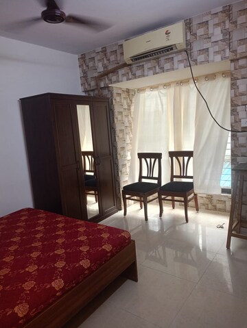 Room in 2 BHK Apartment at Bafna Apartments, Mahim – for Rent