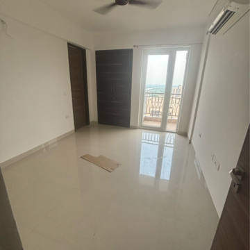 Room in 3 BHK Apartment at Shalimar Oneworld Vista, Malesemau – for Rent