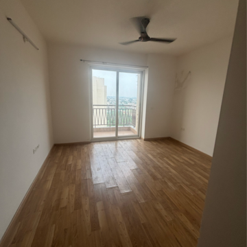 Room in 3 BHK Apartment at Shalimar Oneworld Vista, Malesemau – for Rent