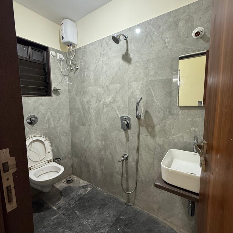 Bathroom, accord-chs-andheri-west 2 Bedroom 950 Sq.Ft. Apartment In Lokhandwala Complex Mumbai 9006166