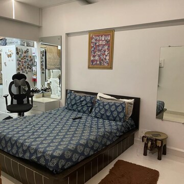 Bedroom in 2 BHK Apartment at Landmark Building Bandra West, Carter Road – for Rent