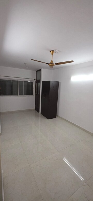 Room in 4 BHK Apartment at RMZ Latitude, Hebbal – for Rent