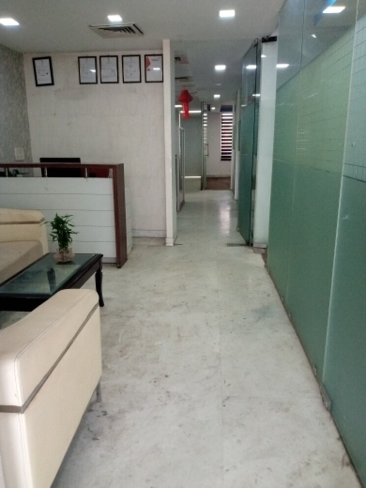 undefined, sector 4 Commercial Office Space 2100 Sq.Ft. In Sector 4 Noida 9006192