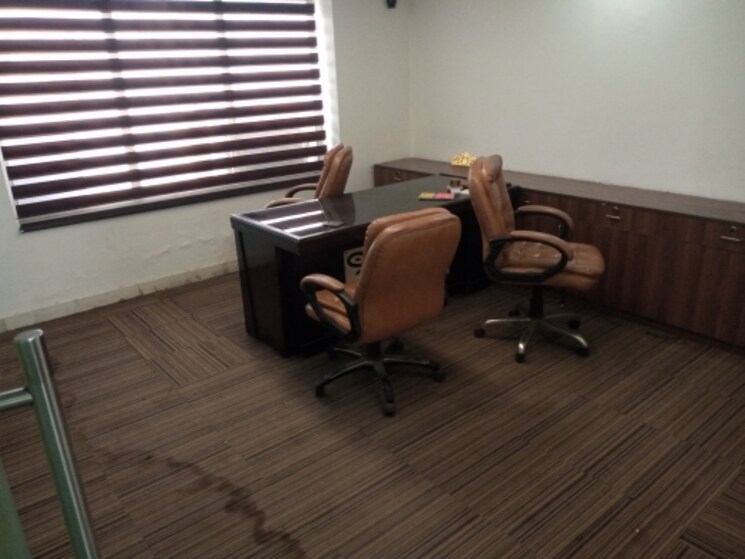  Parking, sector 4 Commercial Office Space 2100 Sq.Ft. In Sector 4 Noida 9006192