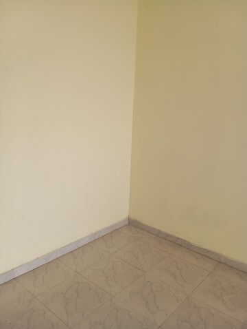 Room in 3 BHK Apartment at Gomti Nagar – for Sale