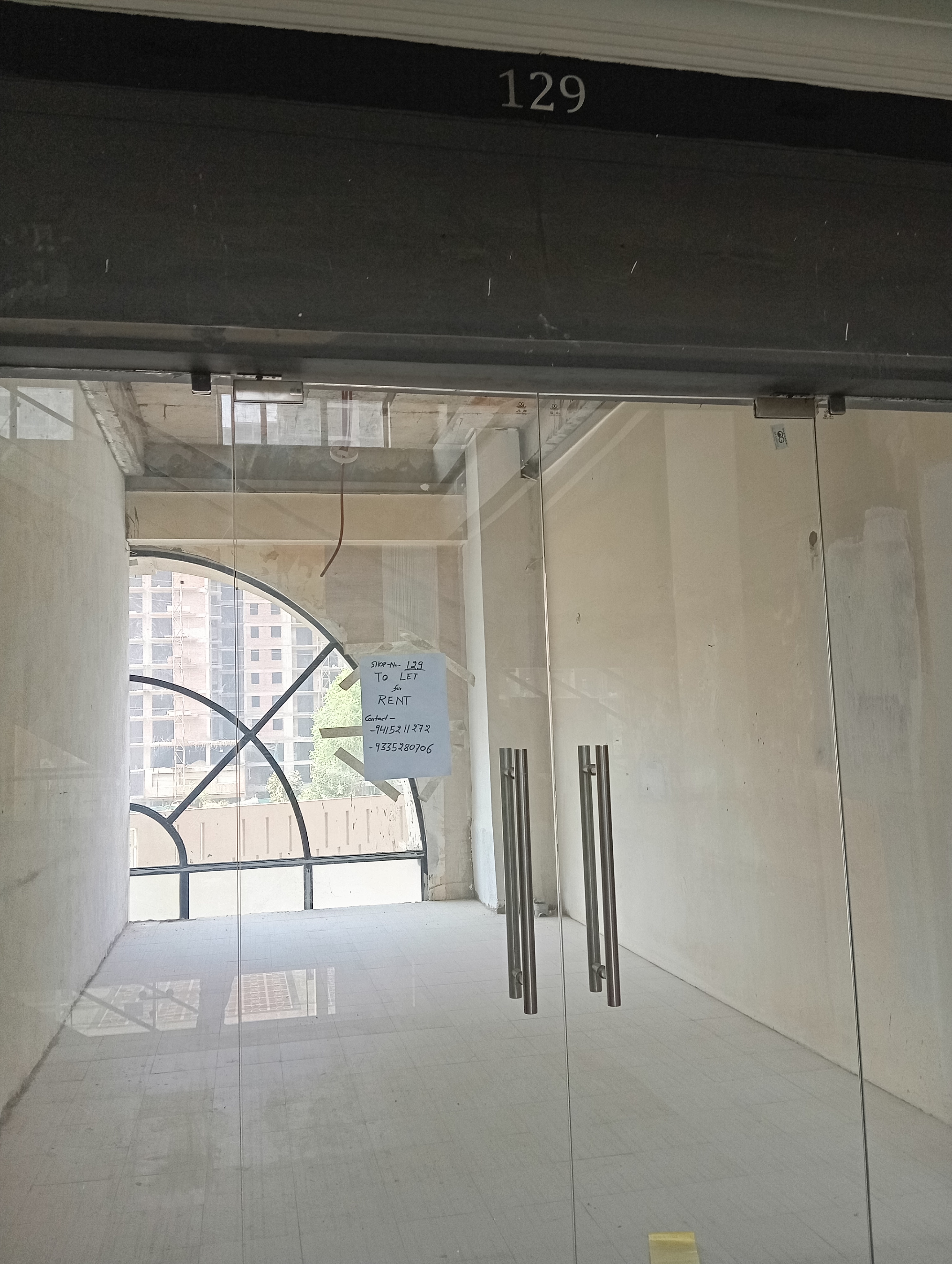 3.5 BHK + Servant Room Apartment For Rent in Omaxe R2