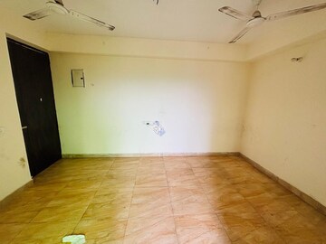 Room in 2 BHK Apartment at Migsun Twinz, Eta Ii Greater Noida – for Rent