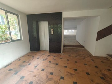 Room in  Office Space in IT/SEZ at Nungambakkam – for Rent