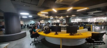  Office Space For Rent in Adajan