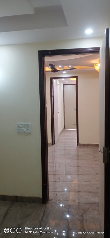 Room in 3 BHK Builder Floor at Chattarpur – for Rent