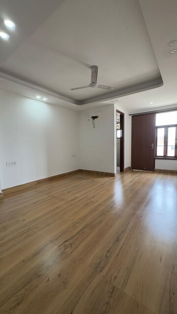 Room in 3 BHK Builder Floor at Chattarpur – for Rent
