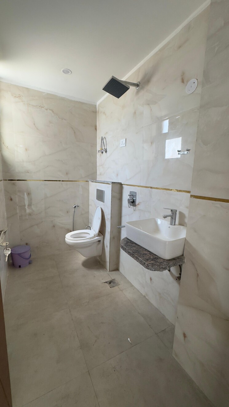 Bathroom, chattarpur 3 Bedroom 1300 Sq.Ft. Builder Floor In Chattarpur Delhi 9006311