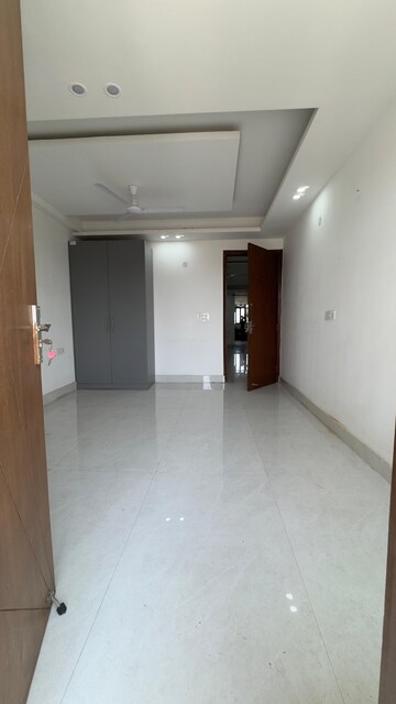 Room in 3 BHK Builder Floor at Chattarpur – for Rent