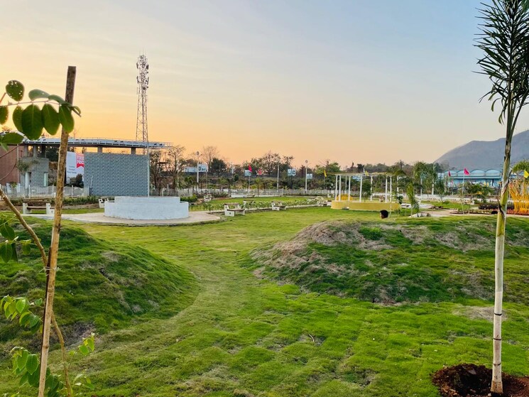 Garden, tonk road  111 Sq.Yd. Plot In Tonk Road Jaipur 9006310