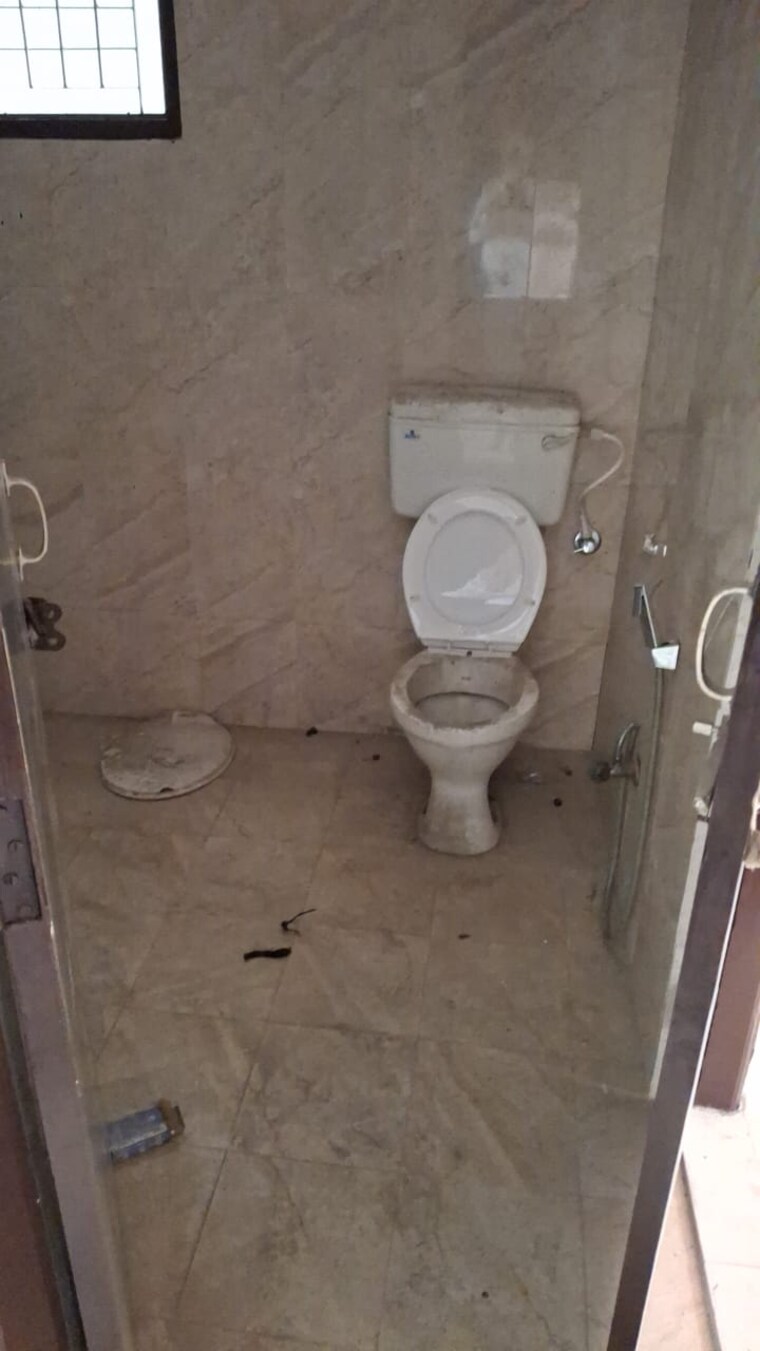 Bathroom, sector 27 6 Bedroom 220 Sq.Mt. Independent House In Sector 27 Noida 9006325